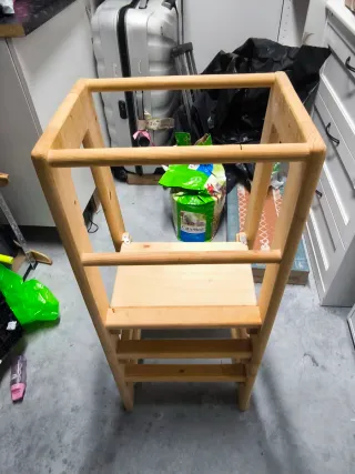 Torre di apprendimento Montessori in legno