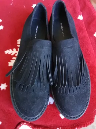 Zapatos negros con flecos y plataforma