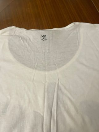 Camiseta blanca con lentejuelas