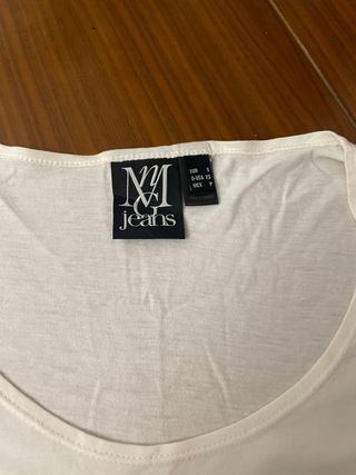 Camiseta blanca con lentejuelas