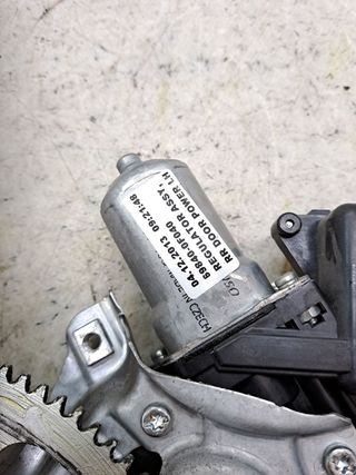 ELEVALUNAS TRASERO IZQUIERDO TOYOTA VERSO-S