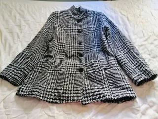 Chaquetón de mujer estampado
