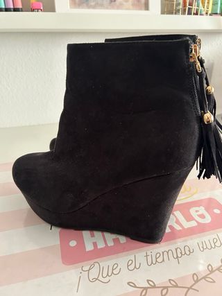 Botines negros de cuña