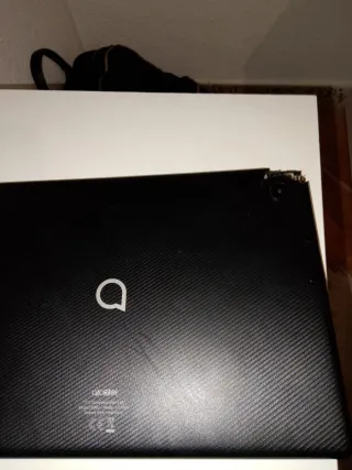 Tablet Alcatel para piezas o reparar con funda