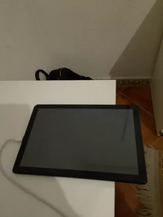 Tablet Alcatel para piezas o reparar con funda