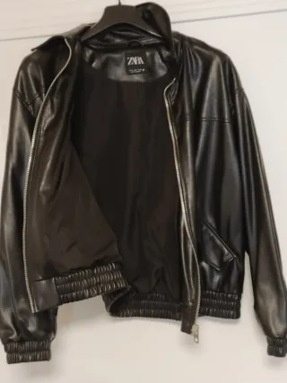 Cazadora polipiel Zara negra