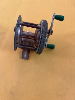 Carrete de pesca antiguo CADOR
