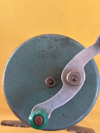 Carrete de pesca antiguo CADOR