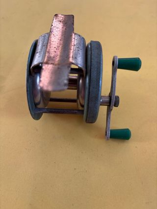 Carrete de pesca antiguo CADOR