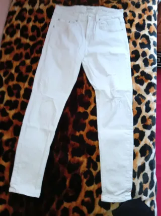 Tejanos blancos Pull&Bear rotos