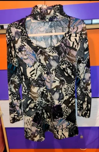 Vestido soft estampado collage gótico