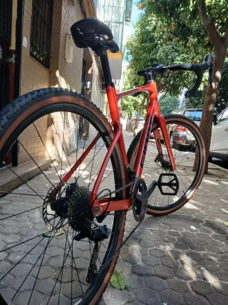 Bicicleta Giant Revolt 1 2024