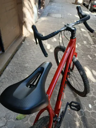 Bicicleta Giant Revolt 1 2024