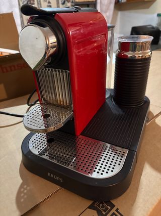 Cafetera Nespresso Krups Roja