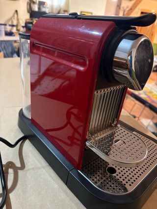 Cafetera Nespresso Krups Roja