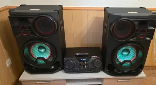 Equipo de Sonido LG Negro/Rojo