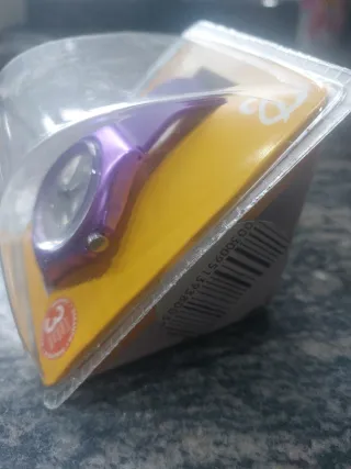 Reloj púrpura con esfera de estrella