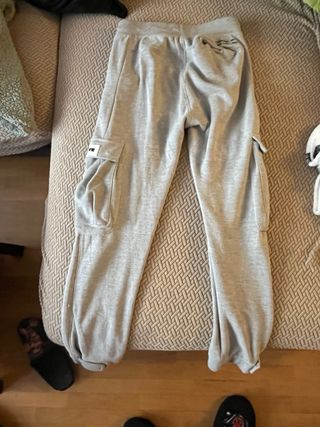 Pantalón cargo gris Bershka