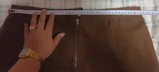 Falda de piel marrón