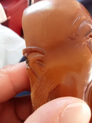 Máscara asiática tallada mirar bien las fotos