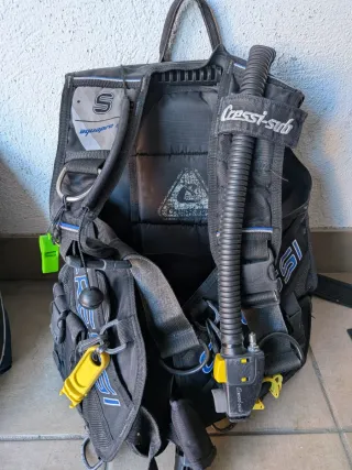 Equipo de buceo: traje seco, jacket, pesos, regula