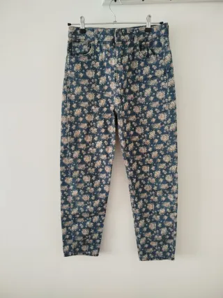 Pantalones vaqueros florales
