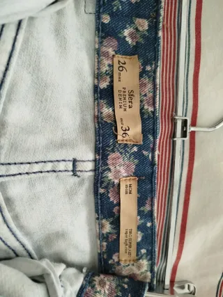 Pantalones vaqueros florales