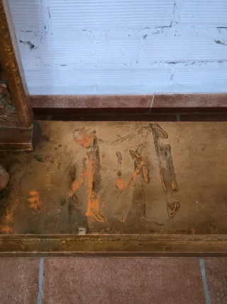 Consola Dorada con Águilas y Mármol