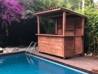 Chiringuito Bar Piscina Jardín Madera