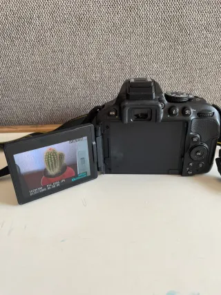 Nikon D5300 + Objetivo 18-55 VR II | Como nueva