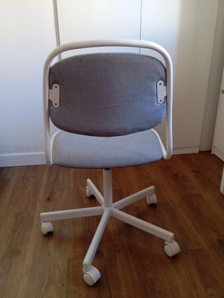 Silla giratoria Ikea gris y blanca