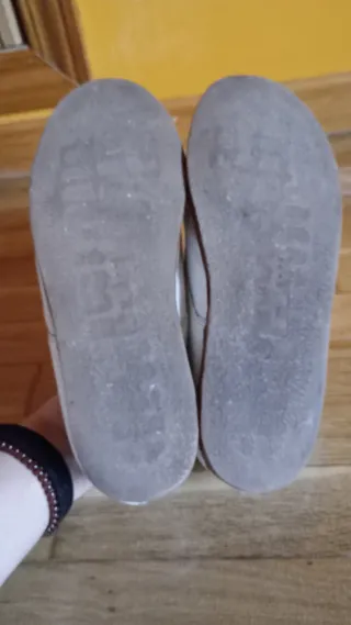 Zapatos de piel blancos con cordones