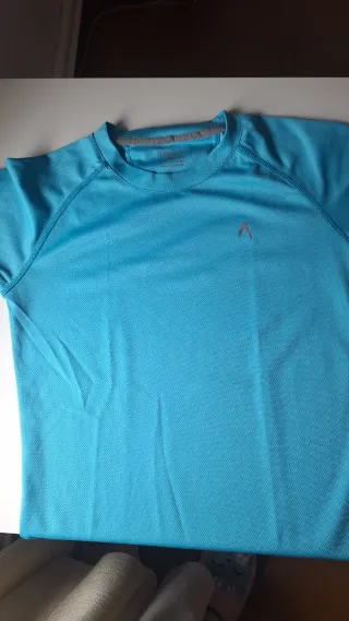 Camiseta deportiva azul