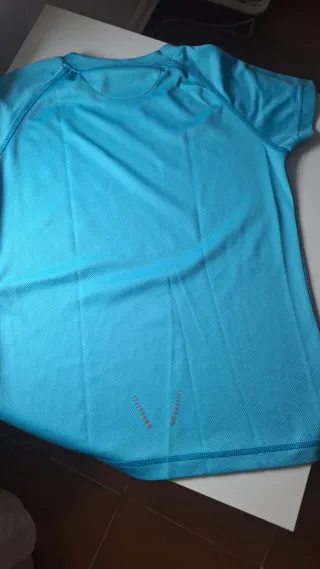 Camiseta deportiva azul