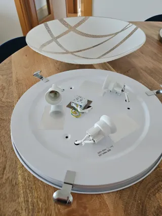 Lámpara de techo/pared redonda. Moderna.