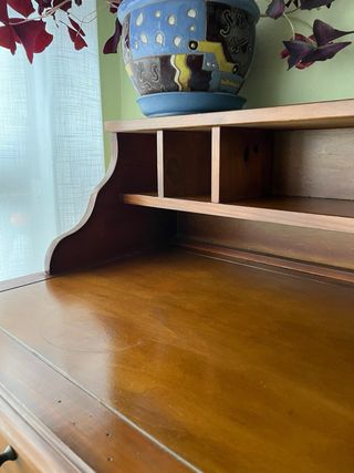 Escritorio antiguo de madera