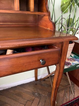 Escritorio antiguo de madera