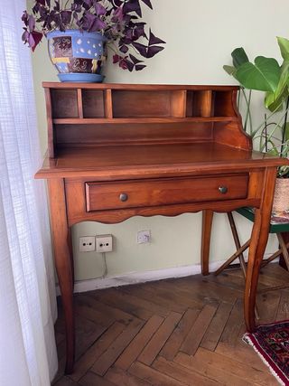 Escritorio antiguo de madera