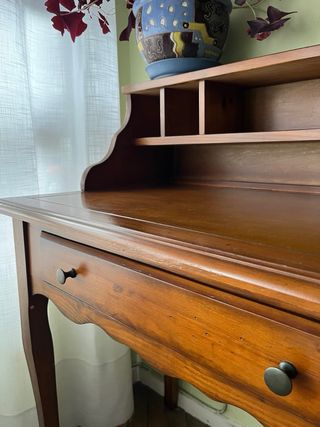 Escritorio antiguo de madera