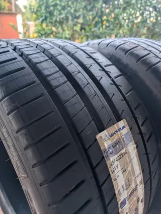 Dos Michelin Pilot Super Sport 265/40ZR18 101Y