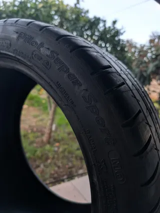 Dos Michelin Pilot Super Sport 265/40ZR18 101Y