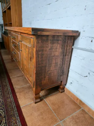 Aparador de madera rústico