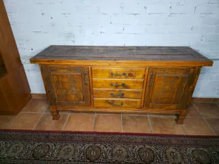 Aparador de madera rústico