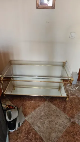 Mesa centro cristal y metal dorado