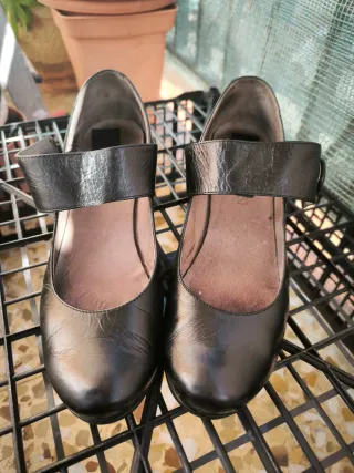 Zapatos negros tacón bajo