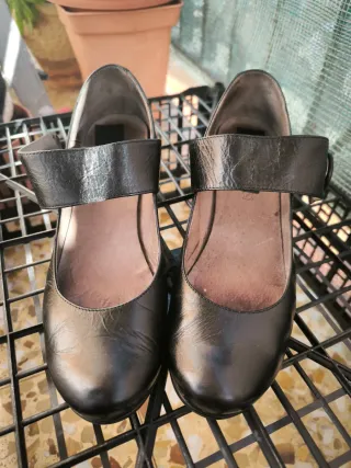 Zapatos negros tacón bajo
