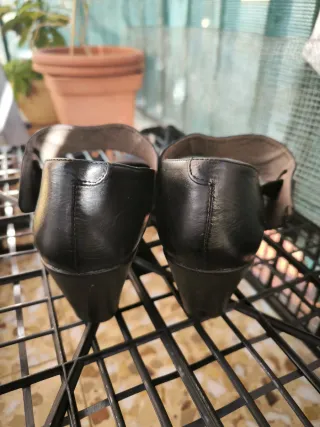 Zapatos negros tacón bajo