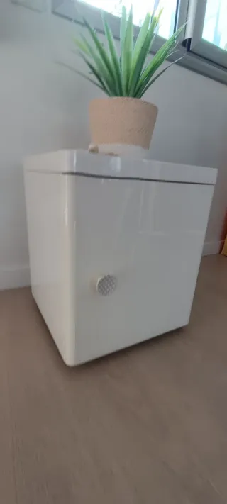 Mueble auxiliar blanco alto brillo