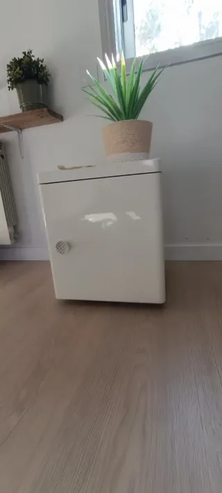 Mueble auxiliar blanco alto brillo