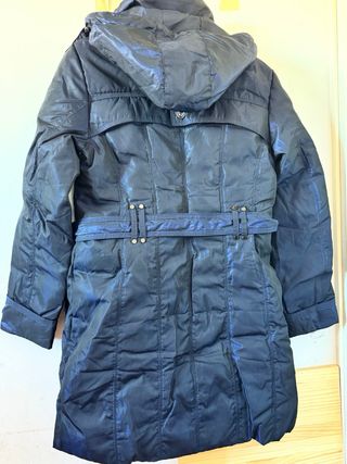 Abrigo largo azul Kazhumi. Pluma